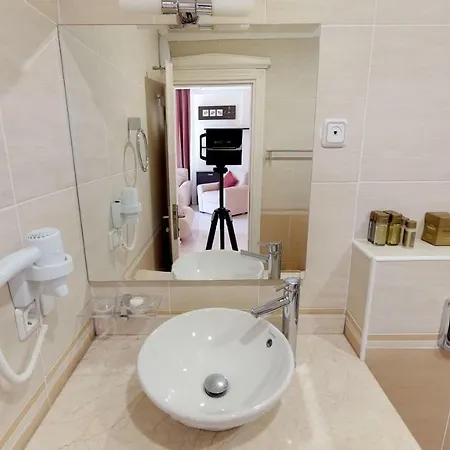 Gold 1 Bedroom *